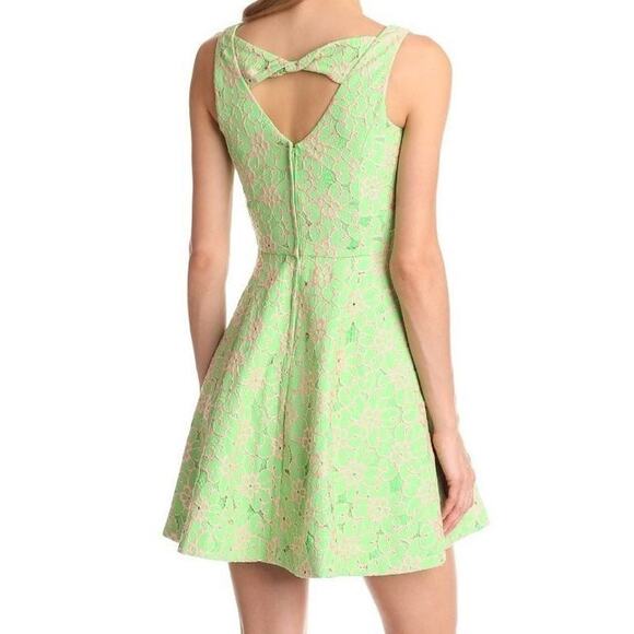 RARE Lilly Pulitzer Green Lace Fit & Flare Dress – Size 0 – EUC - Picture 5 of 12
